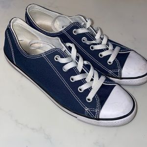 Converse Chuck Taylors dainty navy blue sz 7